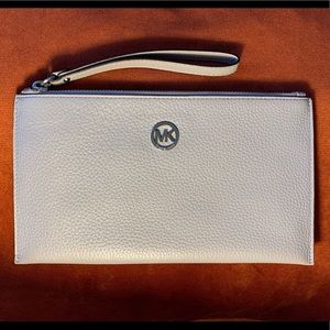 ✌️SOLD✌️ Michael Kors clutch